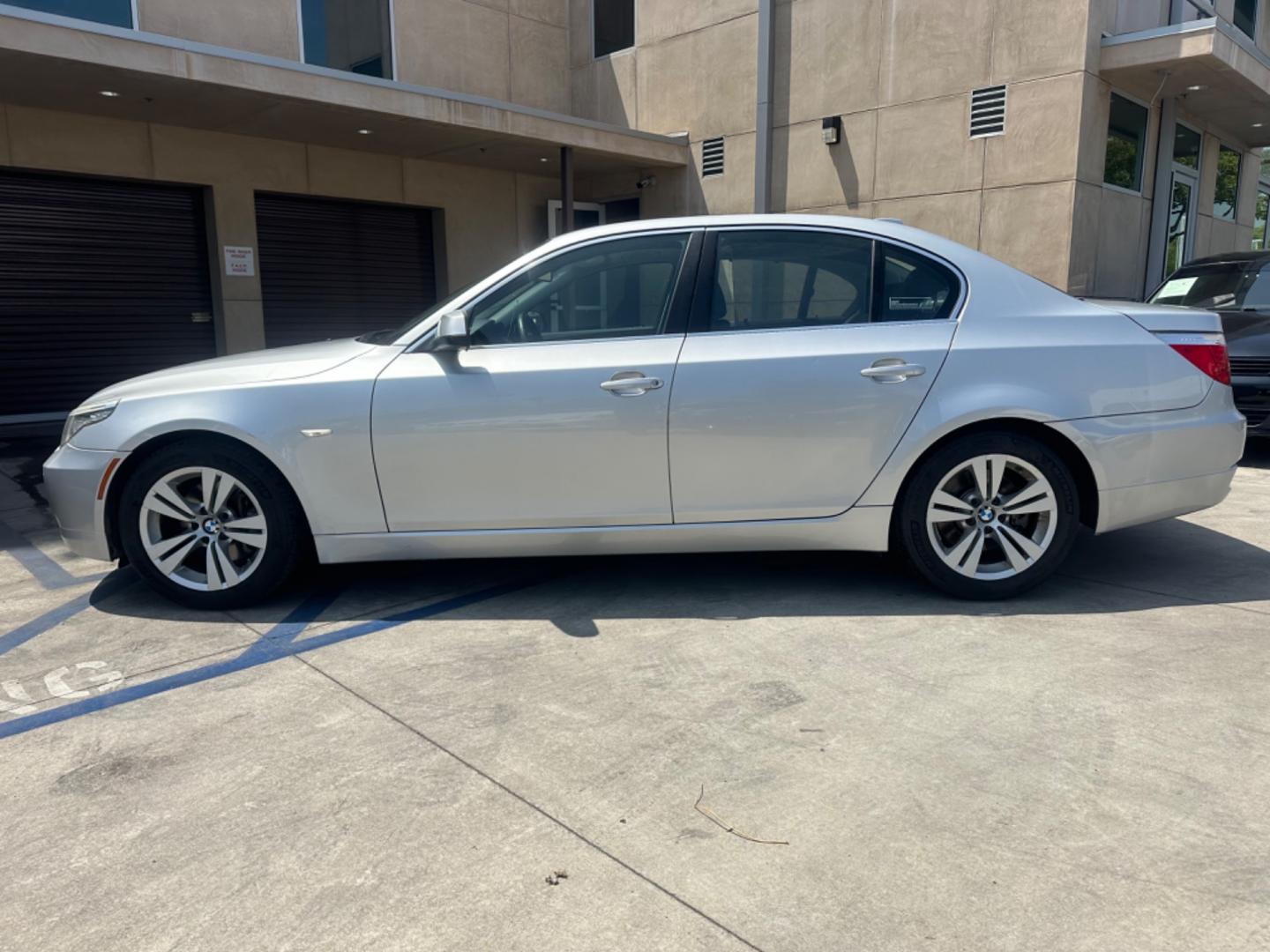 2010 Silver Metallic /110998 BMW 5-Series Leather (WBANU5C55AC) with an Inline 6 engine, Automatic transmission, located at 30 S. Berkeley Avenue, Pasadena, CA, 91107, (626) 248-7567, 34.145447, -118.109398 - 2010 BMW 528: A Premium Ride with Flexible Financing Options for All Credit Situations The 2010 BMW 528 stands as a paragon of automotive excellence, blending German engineering with luxurious features that deliver a remarkable driving experience. This model, part of BMW’s esteemed 5 Series, offe - Photo#1